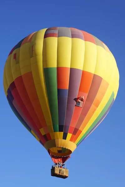 热气球在 2015 年飙升，蒂梅丘拉气球和葡萄酒节 — 图库照片