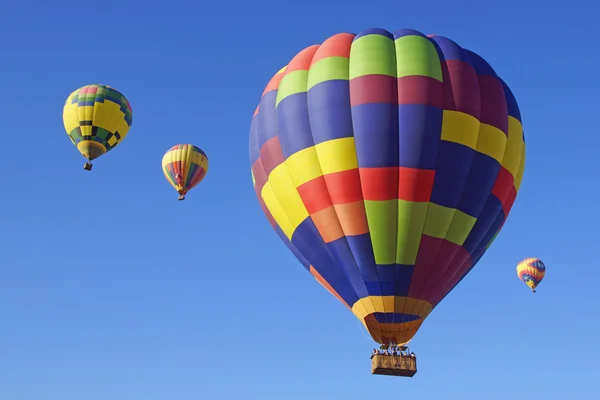 Hőlégballonok szárnyal a 2015-ös, Temecula léggömb és Borfesztivál — Stock Fotó