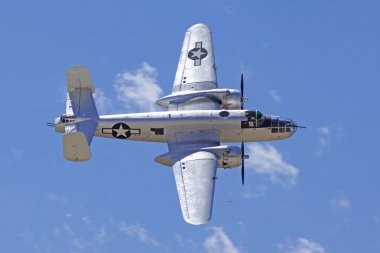 2015 uçaklar, şöhret Air Show'da Chino, California uçan uçaklar, vintage İkinci Dünya Savaşı uçak,