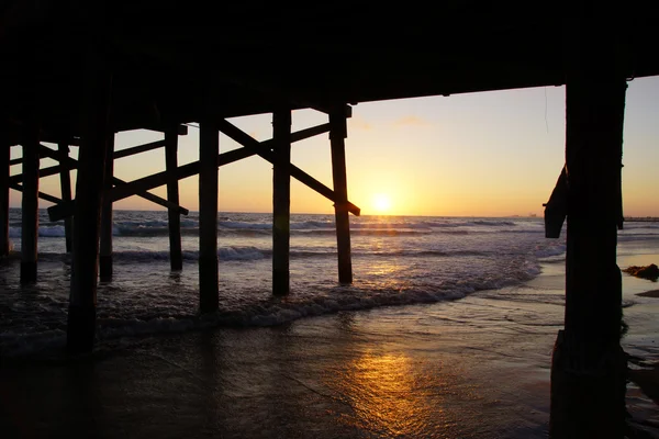 Beach pir solnedgång — Stockfoto