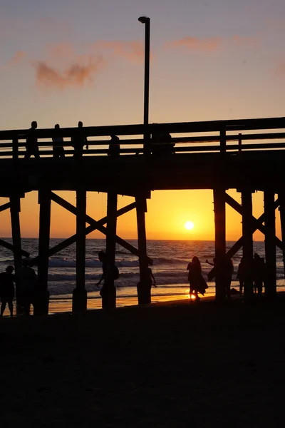 Beach pier zonsondergang — Stockfoto