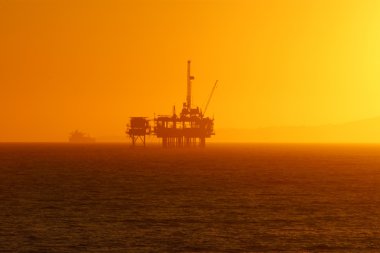 Beach iskelesinden alacakaranlıkta California sahilinde
