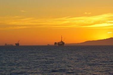 Beach iskelesinden alacakaranlıkta California sahilinde
