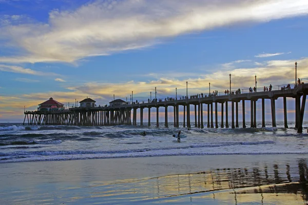 Beach Pier sur la côte californienne au crépuscule — Photo