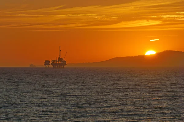Californië kust olie boren — Stockfoto