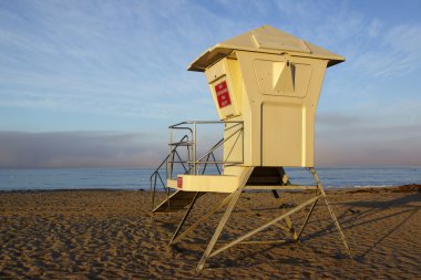 Beach Life bekçi istasyonu California sahilinde