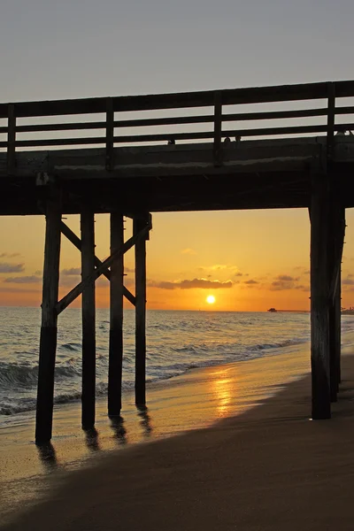 Playa muelle puesta de sol —  Fotos de Stock