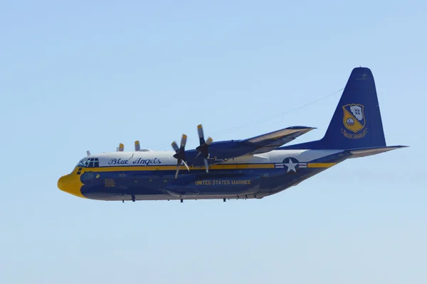 C-130 repülőgép Blue Angels-Fat Albert alacsonyan repülő 2015 Air Show — Stock Fotó