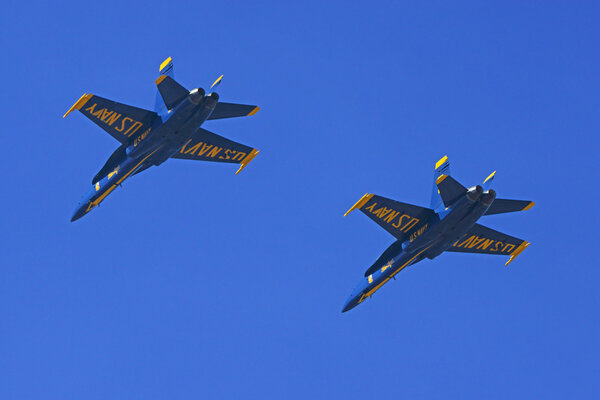 Десантная эскадрилья истребителей F-18 Hornet Blue Angels
