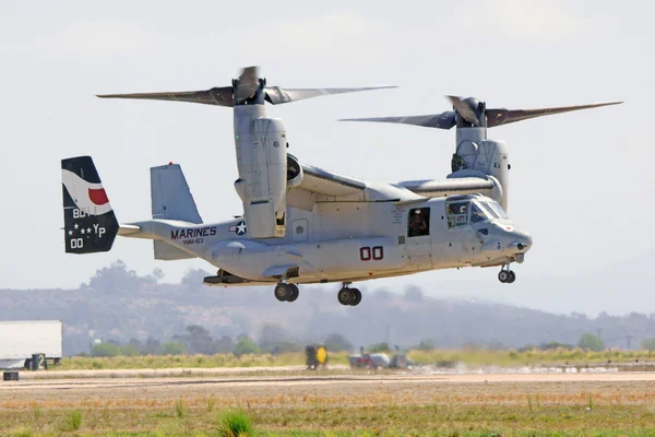 Uçak Mv-22 Osprey kalkış 2015 Miramar Air Show'da San Diego, California
