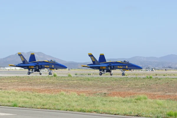 Jet Airplanes Blue Angels F-18 Hornet take-off at 2015 Miramar Air Show in San Diego, California — Stock Fotó