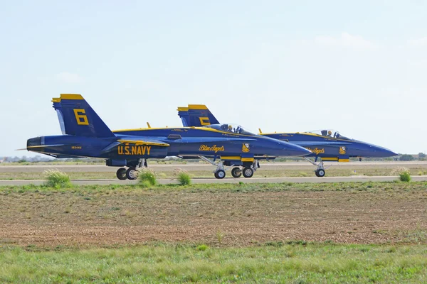 Jet Airplanes Blue Angels F-18 Hornet take-off at 2015 Miramar Air Show in San Diego, California — Stock Photo, Image