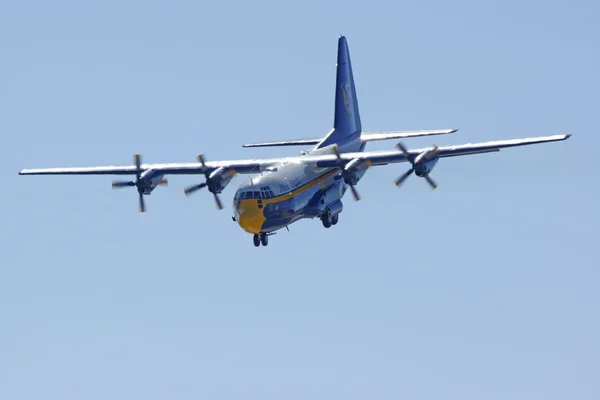 Flygplan C-130 Blue Angels "Fat Albert" på 2015 Miramar Air Show i San Diego, Kalifornien — Stockfoto