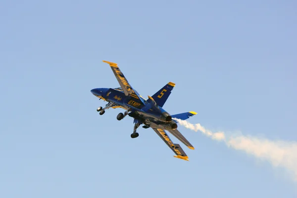 Jet Airplane Blue Angels F-18 Hornet take-off at 2015 Miramar Air Show in San Diego, California — Stock fotografie