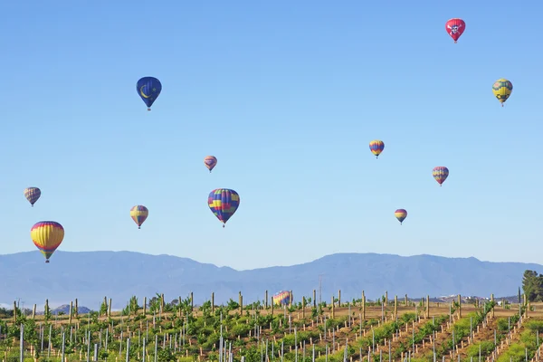 Ballons starten beim Temecula Ballon- und Weinfest 2015 außerhalb von Los Angeles, Kalifornien — Stockfoto