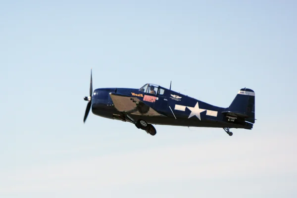 Airplane WWII Navy bomber flying at 2015 Pt Mugu Air Show in Ventura, California — Stock Photo, Image