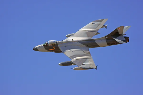 飞机喷气式战斗机示范在 2015 Pt 穆古航空展在 Ventura，加利福尼亚州 — 图库照片