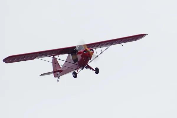 Airplane vintage propeller aircraft flying at 2016 Cable Air Show outside Los Angeles, California — Stock Photo, Image