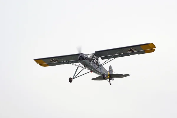 Flugzeug Oldtimer deutsche wwii Propellerflugzeug fliegen auf 2016 Kabel Luftfahrtschau außerhalb los angeles, Kalifornien — Stockfoto