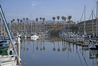 Tekne yelken ve Ventura, California Harbor'da dok