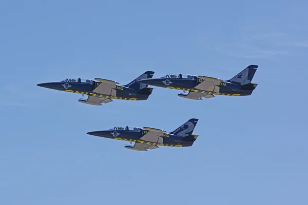 Jet flygplan flyger på 2015 San Diego Air Show — Stockfoto