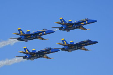 Mavi Melekler San Diego hava Fuarı'nda performans takım uçuş jet uçak