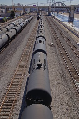 Los Angeles şehir merkezinde petrol taşıma demiryolu araçları