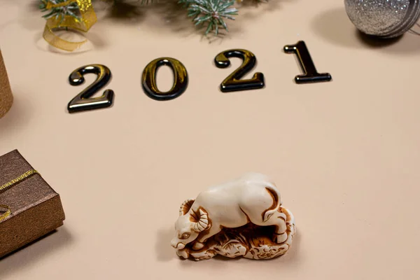 Una Hermosa Tarjeta Navidad Con 2021 Figuras Toro — Foto de Stock