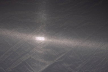 Gri kumaş dokusu, el feneri demeti, gri arkaplan..