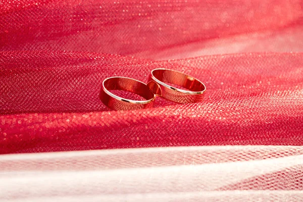 Wedding Rings Bride Groom Red White Background Traditions Betrothal Organization — Stock Photo, Image