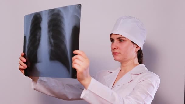 Doktor Studuje Rentgeny Plic Zdravé Plíce Žádné Nemoci Plicní Radiologie — Stock video