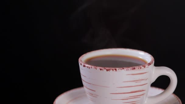 Una Tazza Caffè Caldo Una Tazza Sfondo Nero Copia Spazio — Video Stock