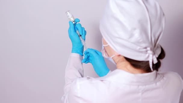 Bir Doktor Laboratuvar Teknisyeni Kuduz Aşısı Yapar Veterinerlikte Hayvan Aşısı — Stok video