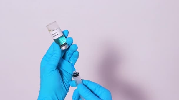 Een Arts Laborant Heeft Een Mazelenvaccin Mazelen Epidemie Mazelen Encefalitis — Stockvideo