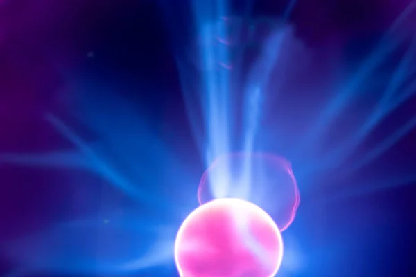 Плазменная Электрическая Лампа Захватывающее Космическое Видео Крупный План Электрических Разрядов — стоковое фото