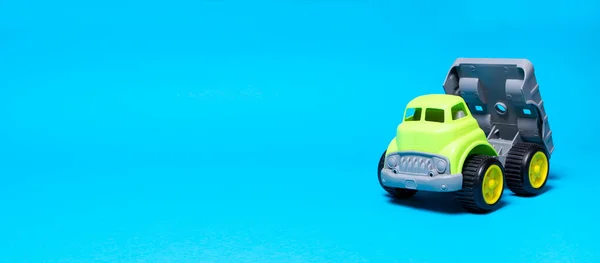 Автомобиль Игрушка Синем Фоне Строительная Техника Детей Яркие Детские Пластиковые — стоковое фото