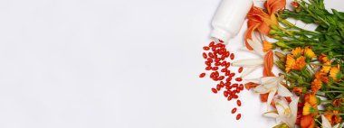 Biyolojik katkı tabletleriyle pankart ve metin kopyaları için yeri olan tıbbi bitkiler. Lutein, bitkisel ilaçlar.