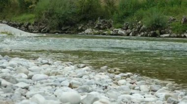 Alplerdeki Nehir Suyu, Doğa Arkaplanı.