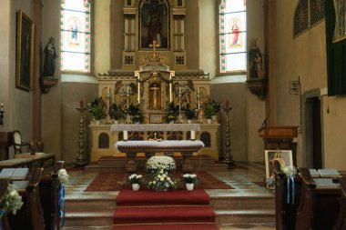 Altın Detaylı Katolik Kilisesi İçi