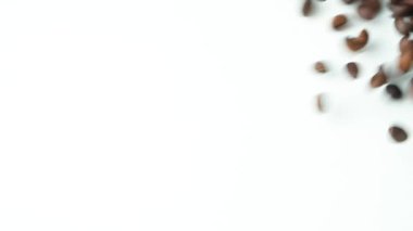 Düşen Kahve Fasulyeleri Dağınık Aromatik Tahılların Yavaş Hareketi