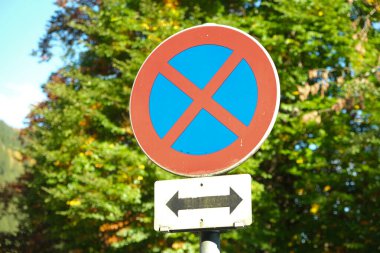 Yön Oklarıyla Trafik İşareti Durdurulamaz.