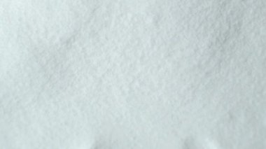 Makro soda tozu yığını ağır çekimde yığılıyor