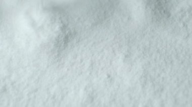 Makro soda tozu yığını ağır çekimde yığılıyor