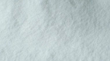 Makro soda tozu yığını ağır çekimde yığılıyor