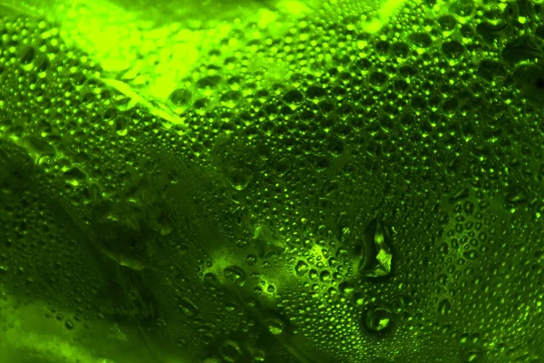 Leuchtend Grüner Hintergrund Wassertropfen Auf Der Oberfläche Saftig Gesättigter Hintergrund — Stockfoto