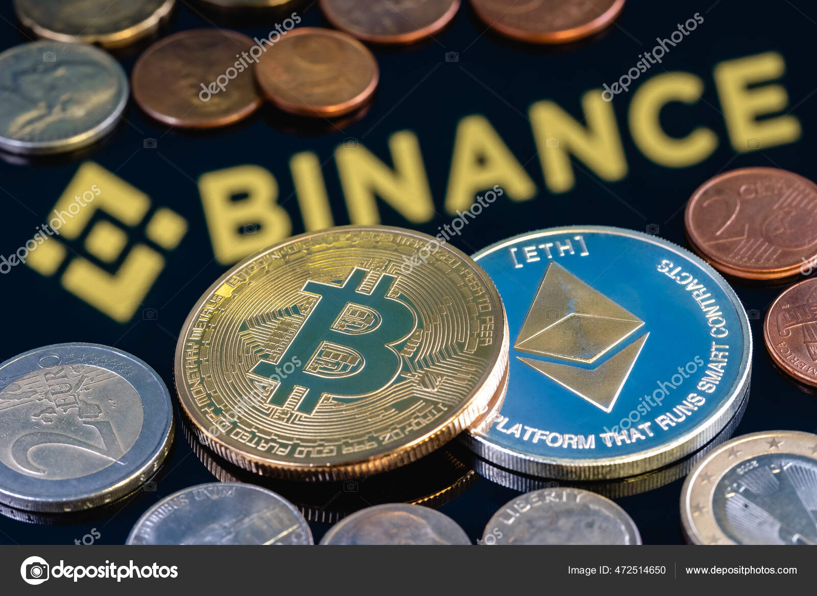 ロシアのカザン 5月の17 2021 Binanceは さまざまな暗号通貨を取引するためのプラットフォームを提供する暗号通貨交換です Binance銘文の背景にある異なる通貨  — ストック編集用写真©stLegat#472514650