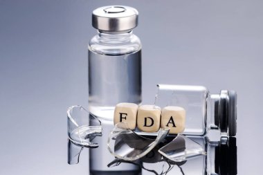 Gıda ve İlaç İdaresi (İngilizce: Gıda ve İlaç İdaresi), Sağlık ve İnsani Hizmetler Bakanlığı 'nın federal kurumudur. FDA 'nın yeni ilaç, aşı ve biyofarmasötiklerin reddi kavramı.