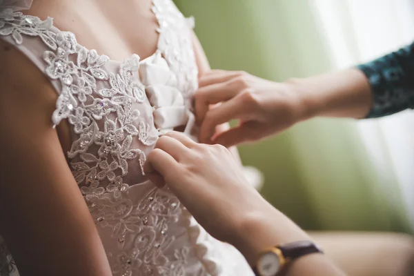 Koronkowa suknia ślubna — Zdjęcie stockowe