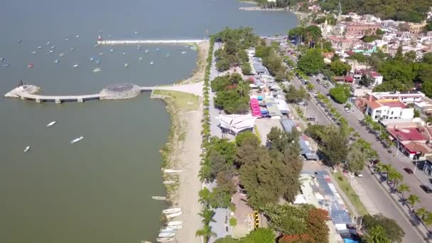 Flyg Färdas Över Chapala Pier Och Sjön Jalisco — Stockvideo
