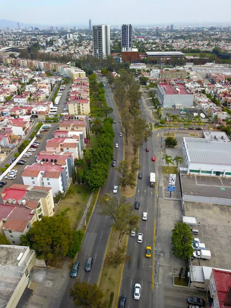 用无人驾驶飞机拍摄的瓜达卢佩大街近郊的空中垂直视图 — 图库照片